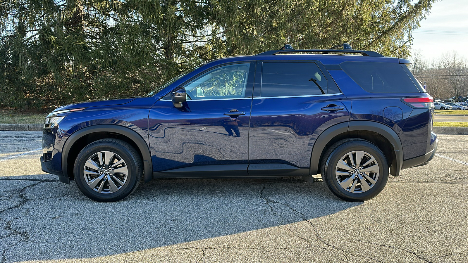 2022 Nissan Pathfinder SV 27