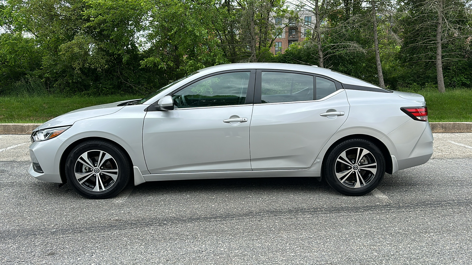 2021 Nissan Sentra SV 27