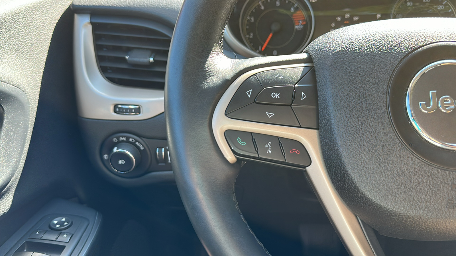 2016 Jeep Cherokee Limited 16