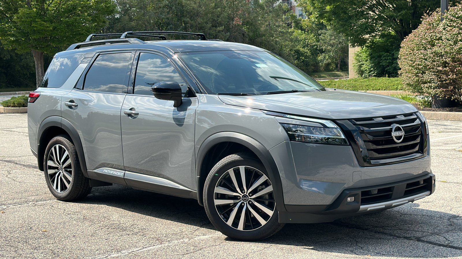 2024 Nissan Pathfinder Platinum 1