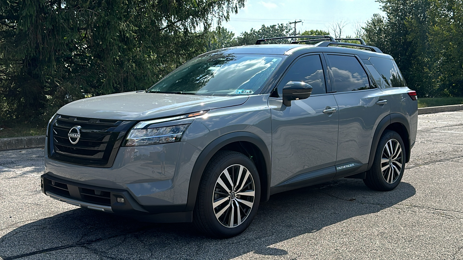 2024 Nissan Pathfinder Platinum 2