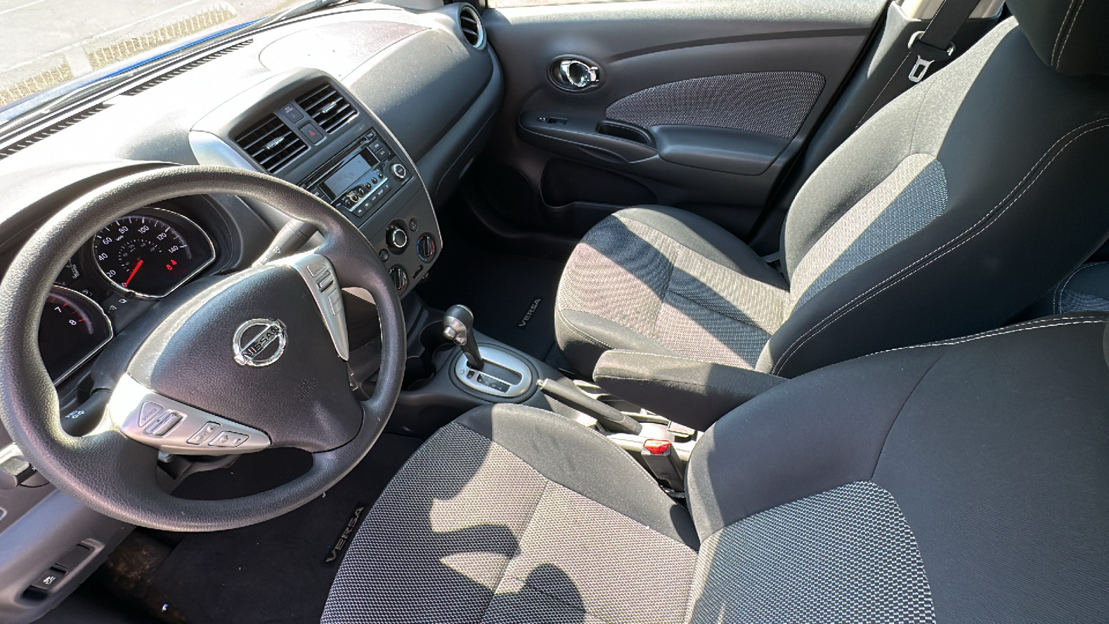 2015 Nissan Versa SV 21