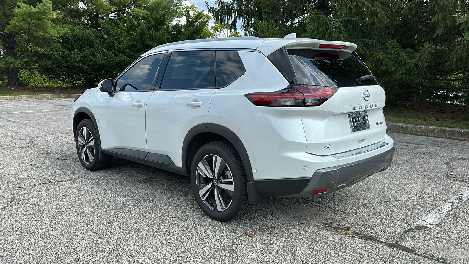 2024 Nissan Rogue SL 5