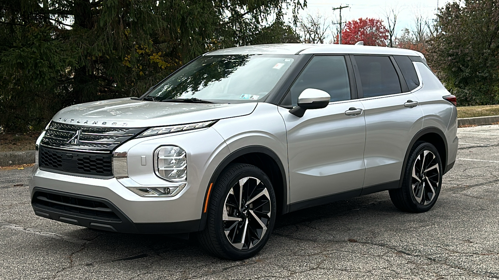 2022 Mitsubishi Outlander ES 2