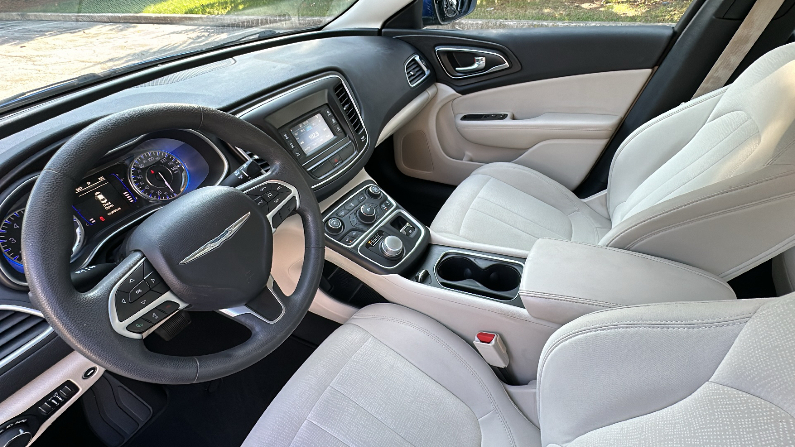 2015 Chrysler 200 Limited 19