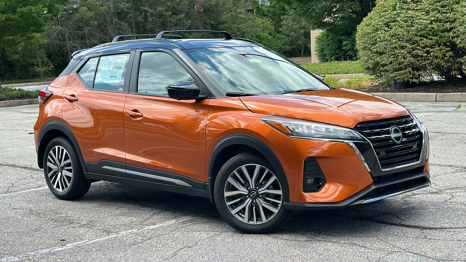 2024 Nissan Kicks SR 1