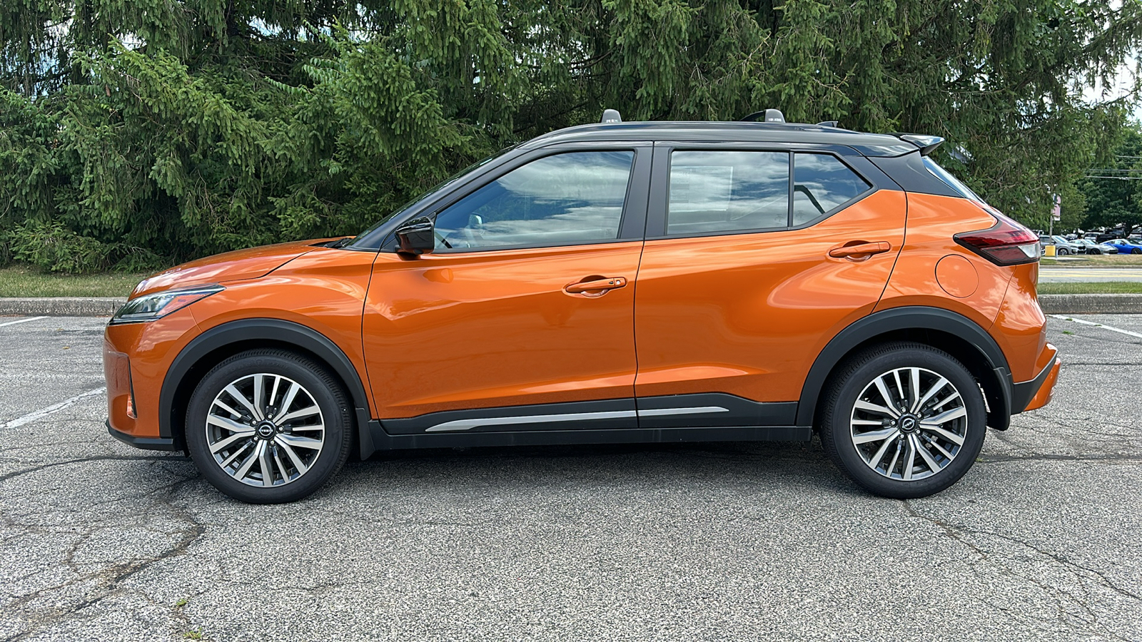 2024 Nissan Kicks SR 12