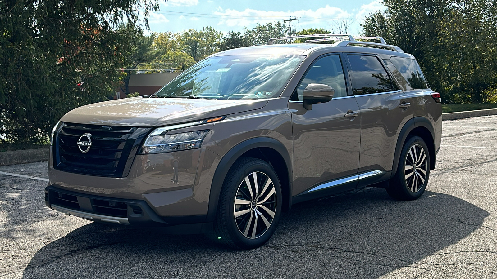 2024 Nissan Pathfinder Platinum 2