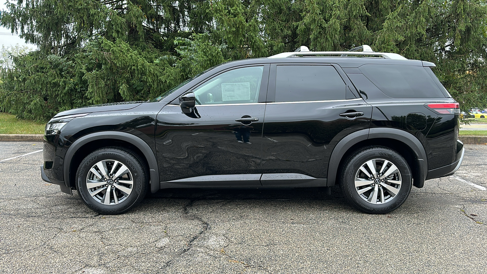 2024 Nissan Pathfinder SL 13