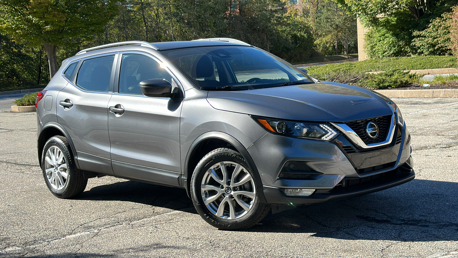 2021 Nissan Rogue Sport SV 1