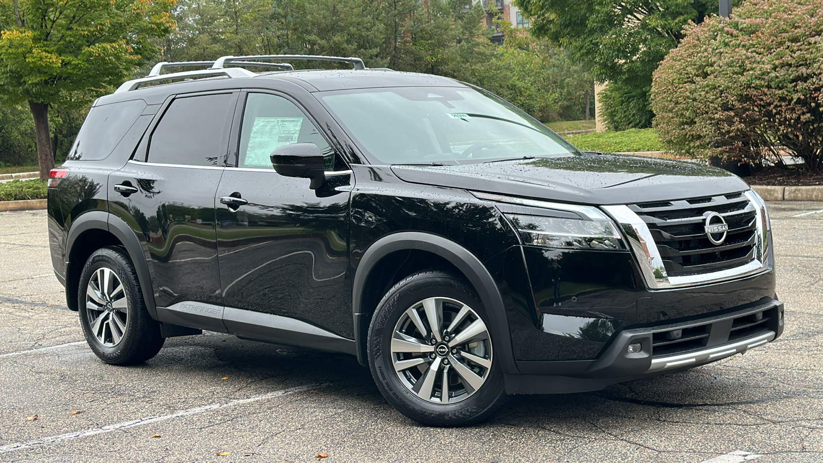 2024 Nissan Pathfinder SL 1