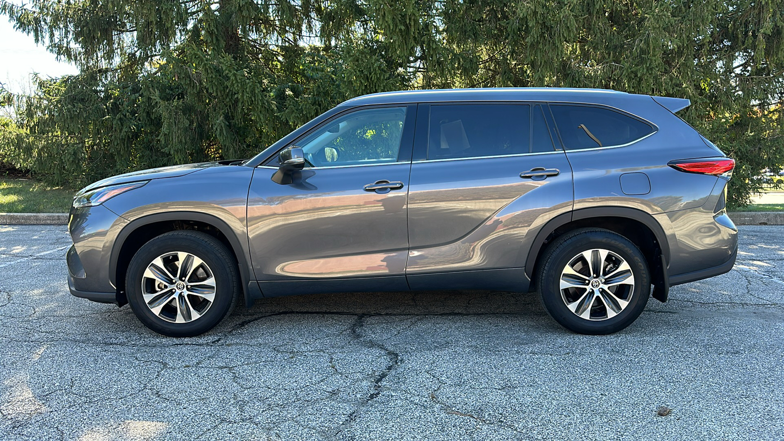 2021 Toyota Highlander XLE 30