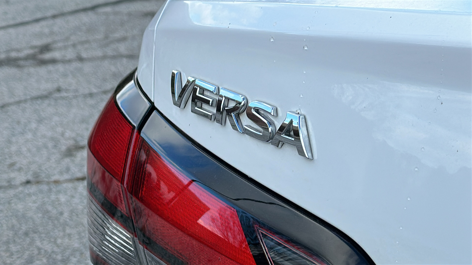 2020 Nissan Versa S 9