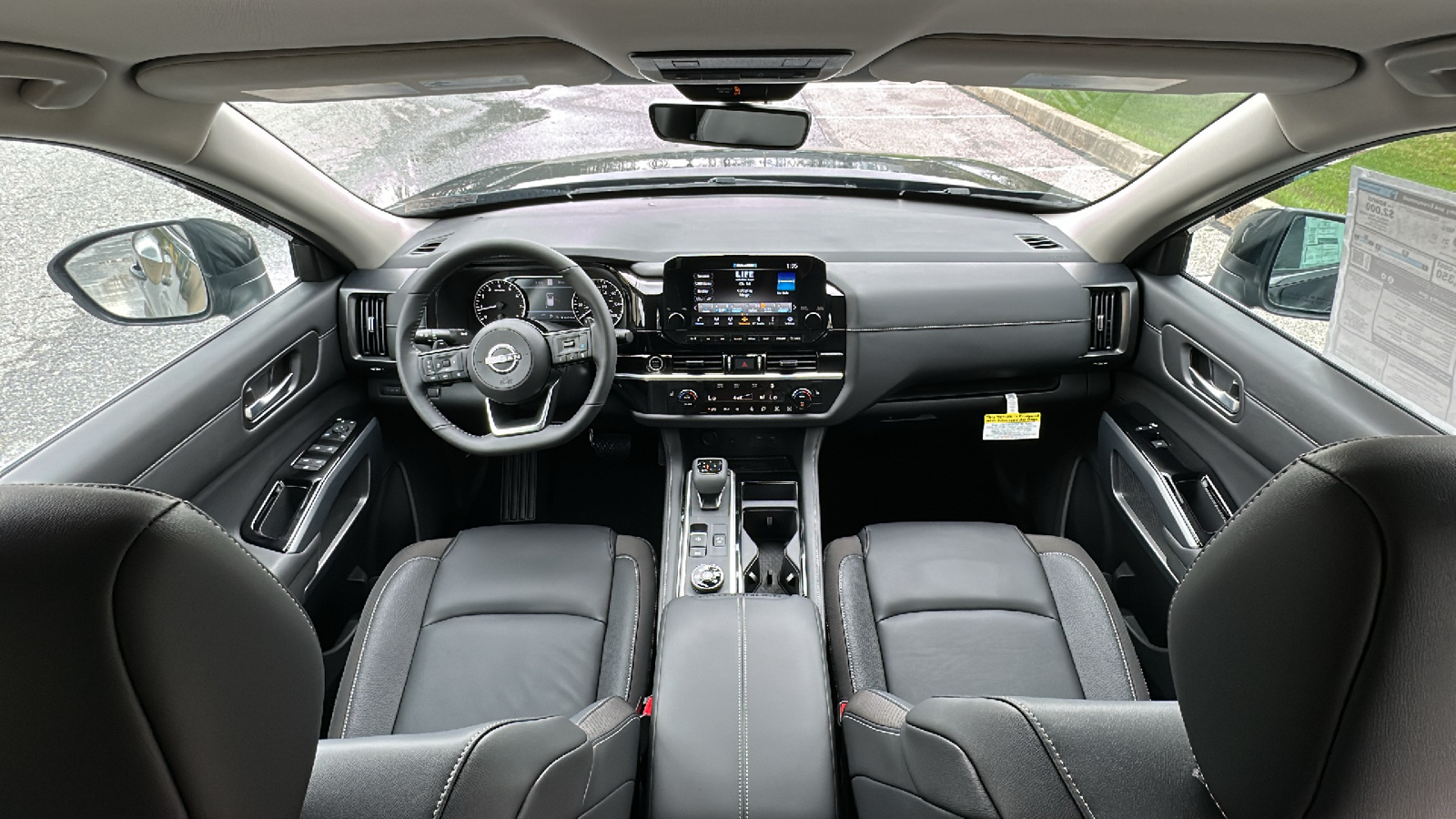 2024 Nissan Pathfinder SL 11