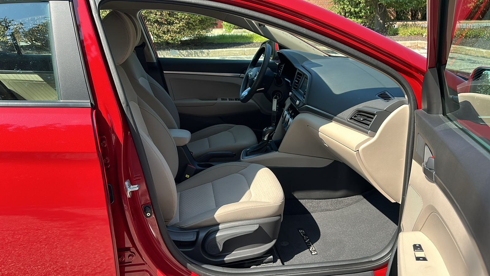 2019 Hyundai Elantra SE 24