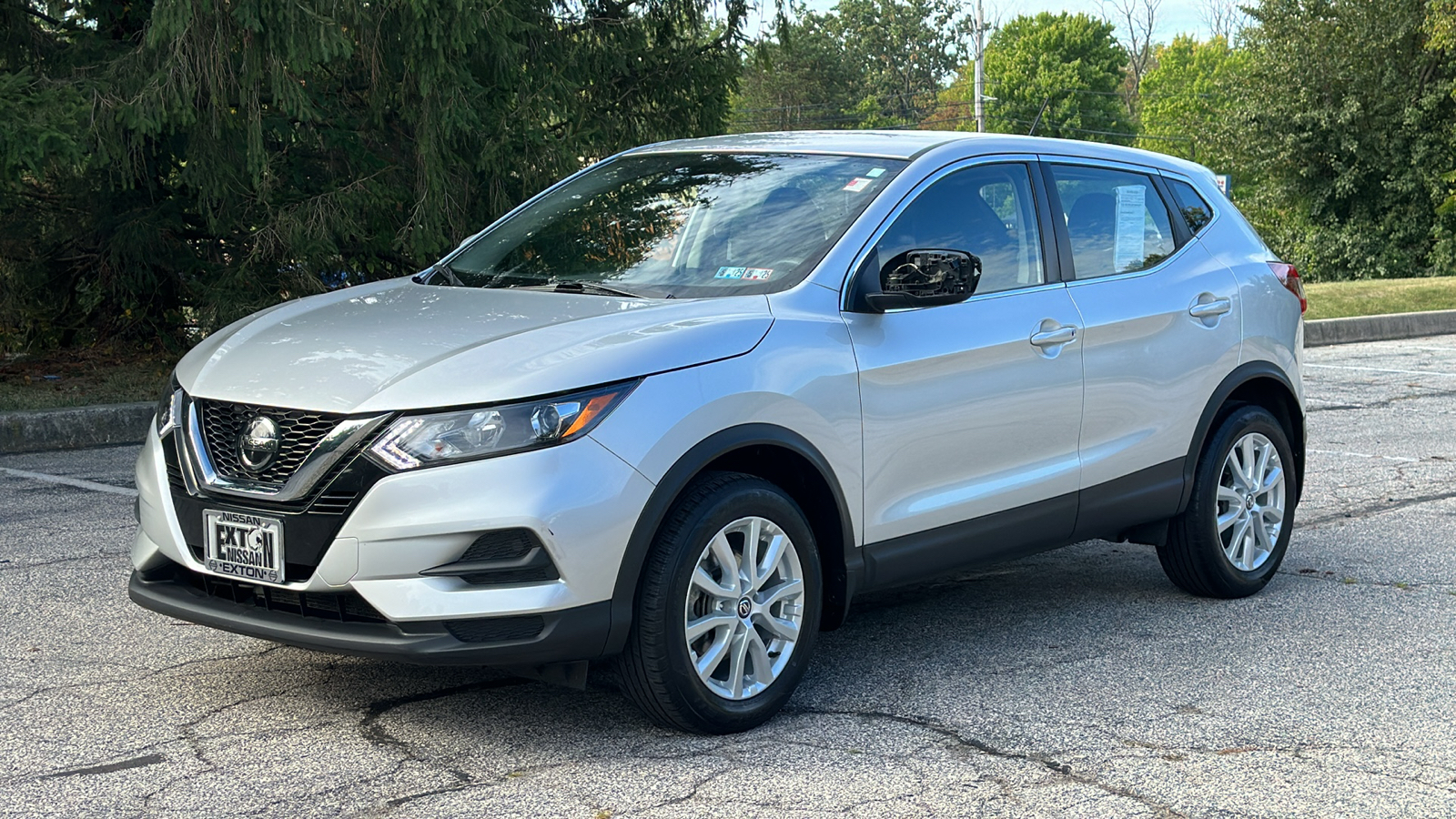 2022 Nissan Rogue Sport S 2