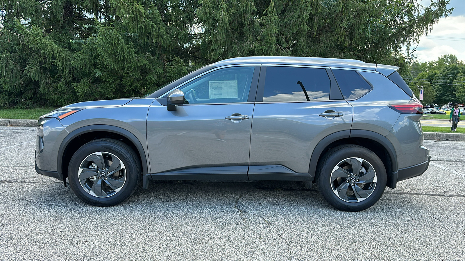 2024 Nissan Rogue SV 13