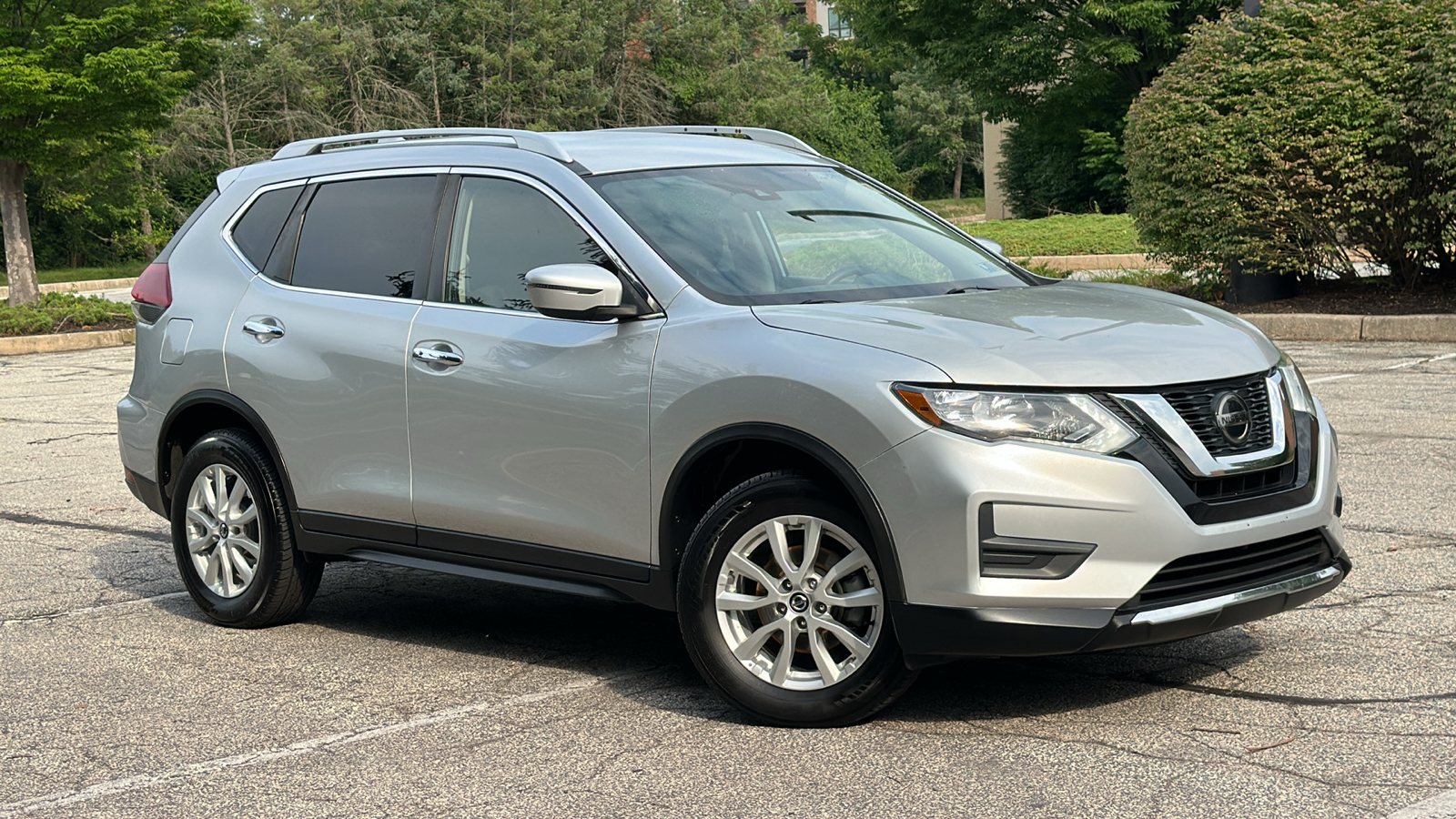 2020 Nissan Rogue SV 1