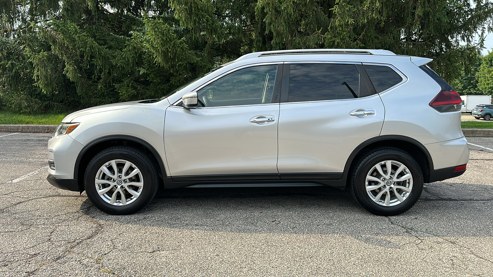 2020 Nissan Rogue SV 27