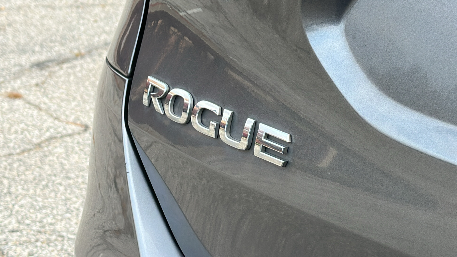 2016 Nissan Rogue SV 10