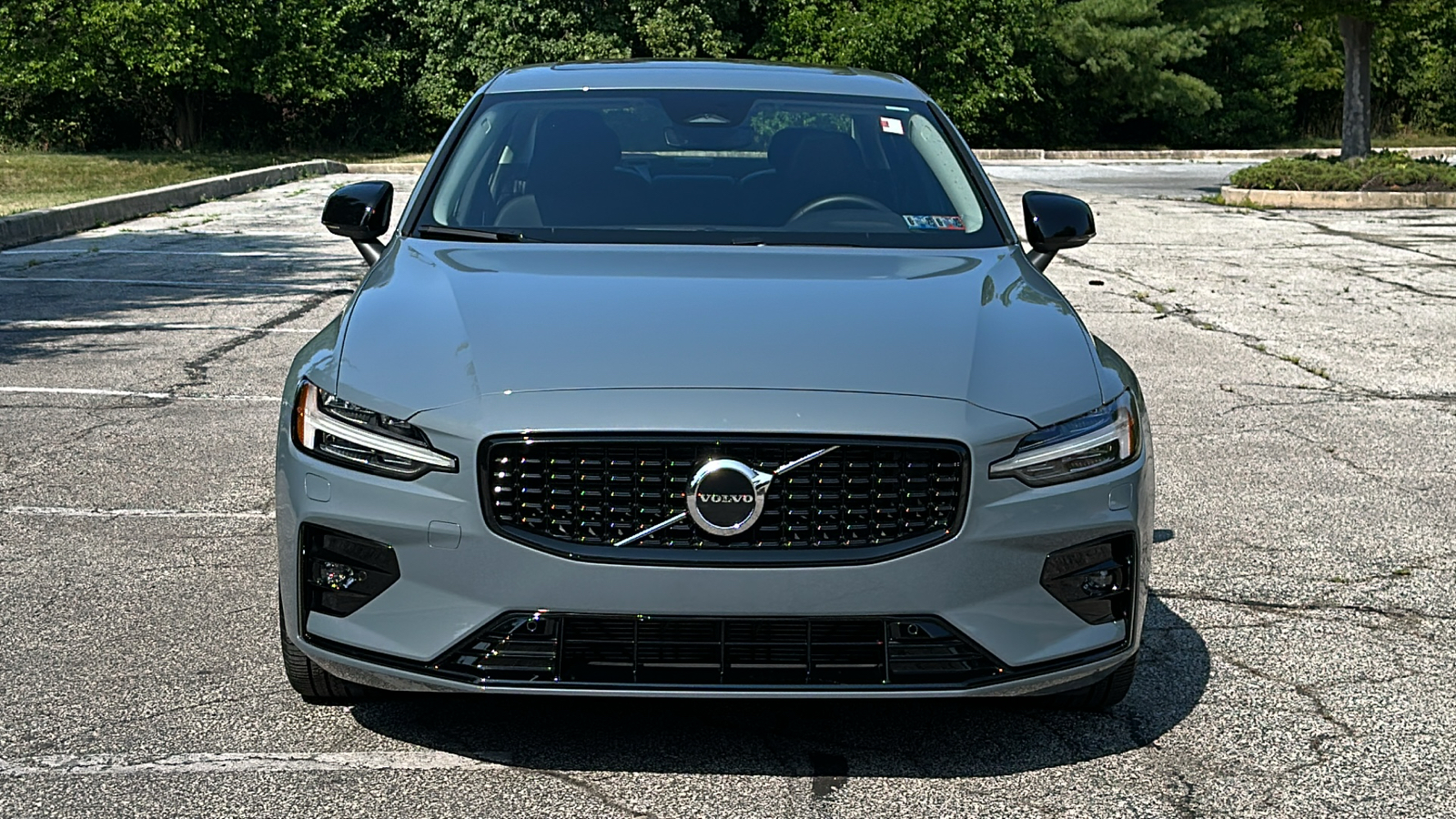 2023 Volvo S60 B5 Core Dark Theme 3