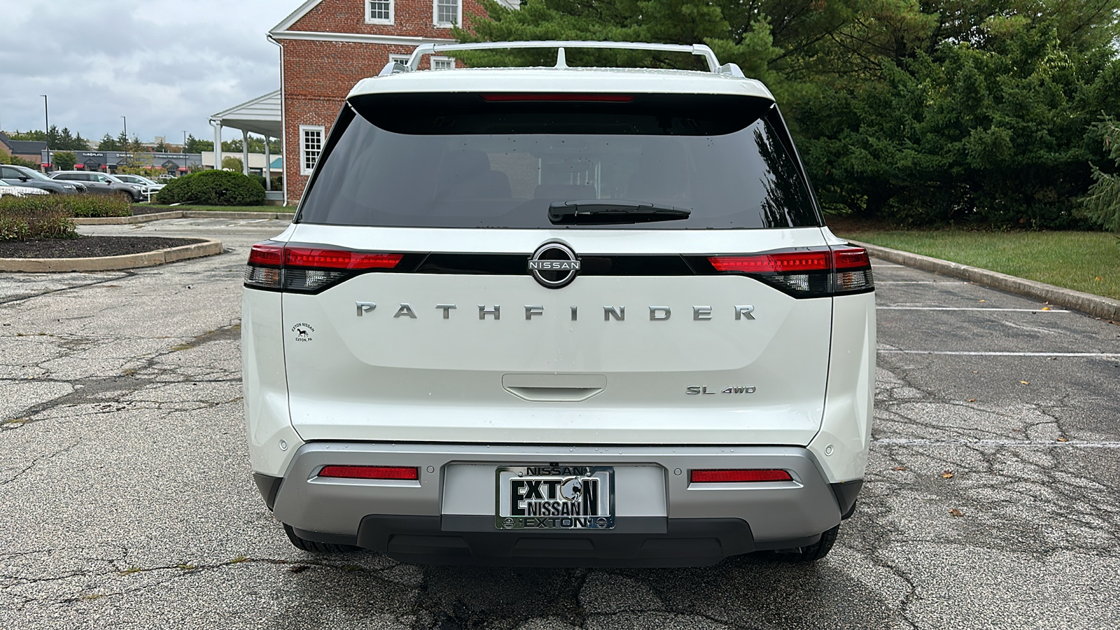 2024 Nissan Pathfinder SL 4