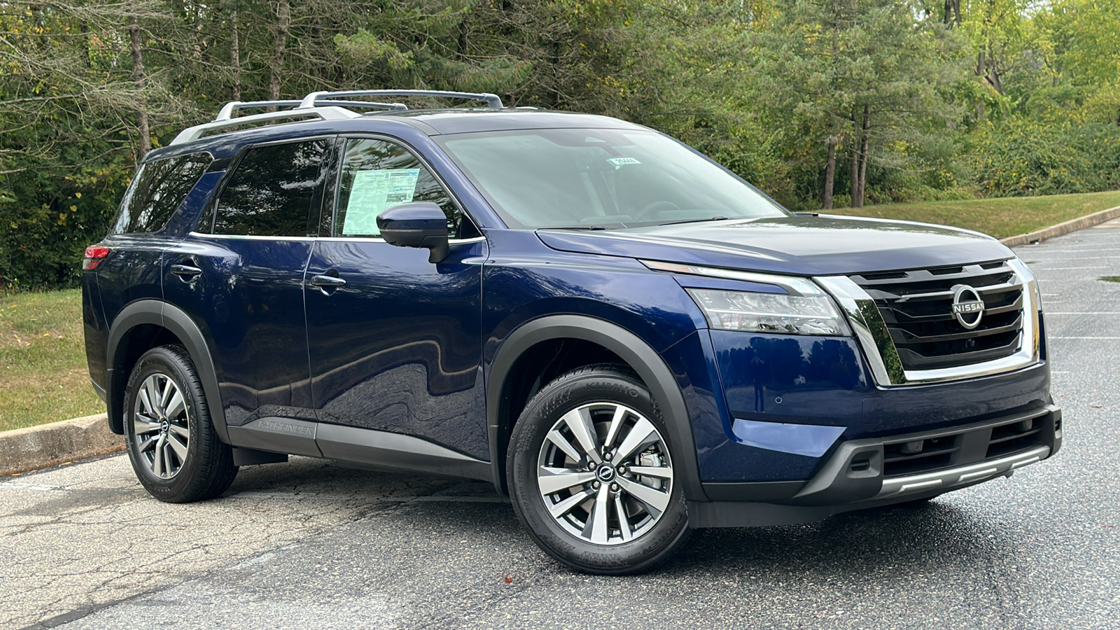 2024 Nissan Pathfinder SL 1