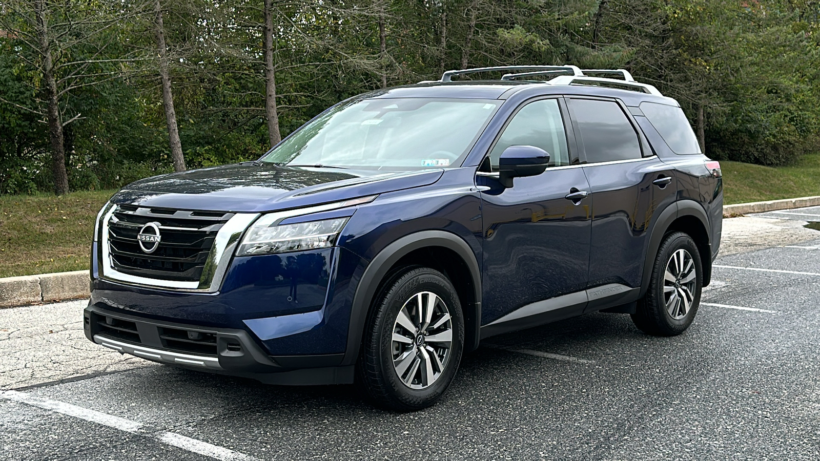 2024 Nissan Pathfinder SL 2