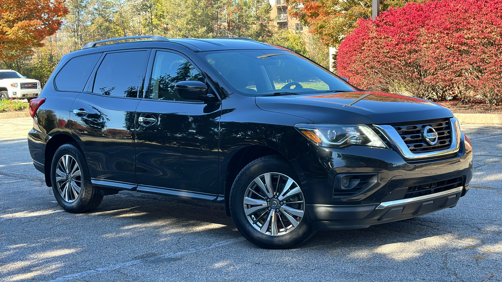 2020 Nissan Pathfinder S 1