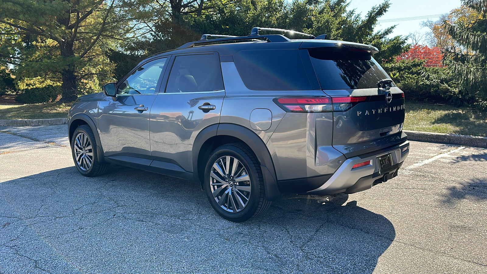 2022 Nissan Pathfinder SL 8