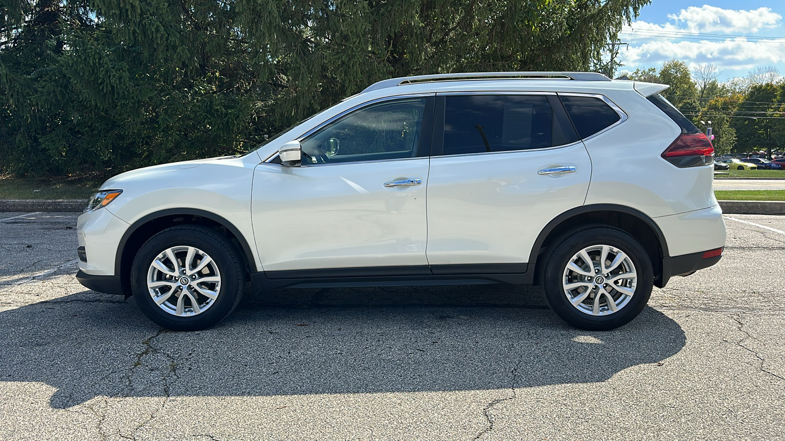 2018 Nissan Rogue SV 27