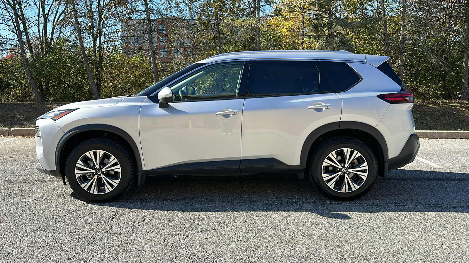 2021 Nissan Rogue SV 27