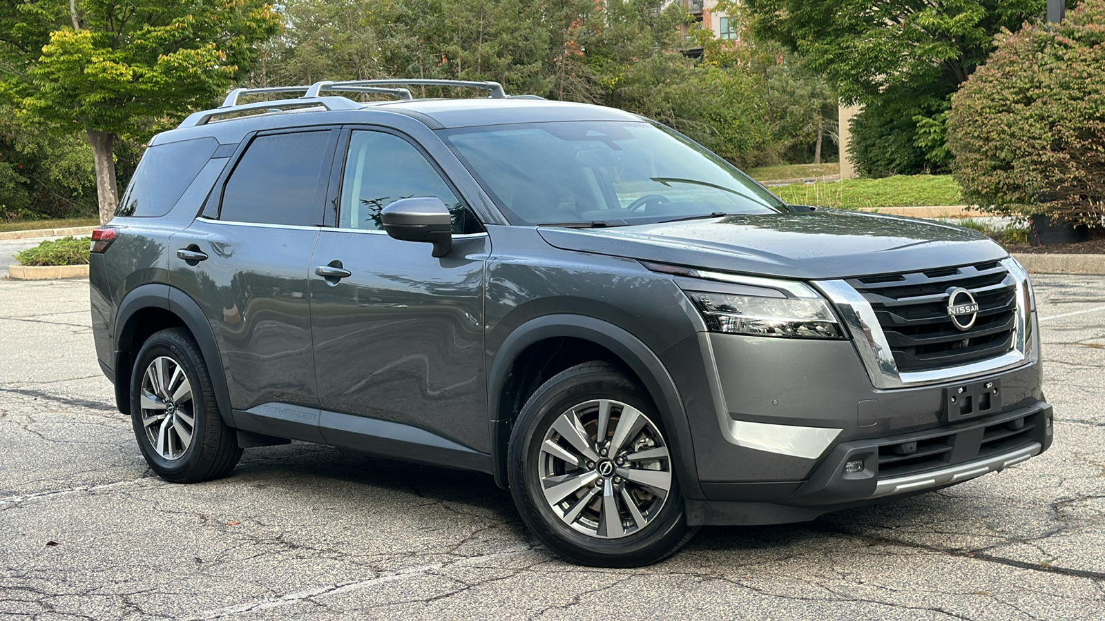 2022 Nissan Pathfinder SL 1