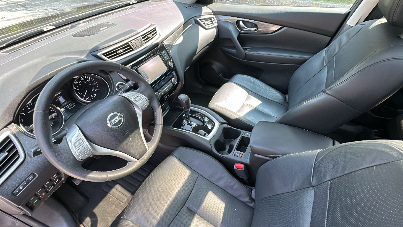 2015 Nissan Rogue SL 23