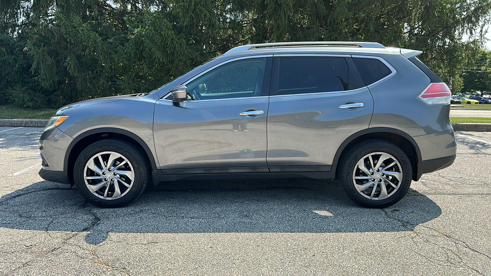 2015 Nissan Rogue SL 28