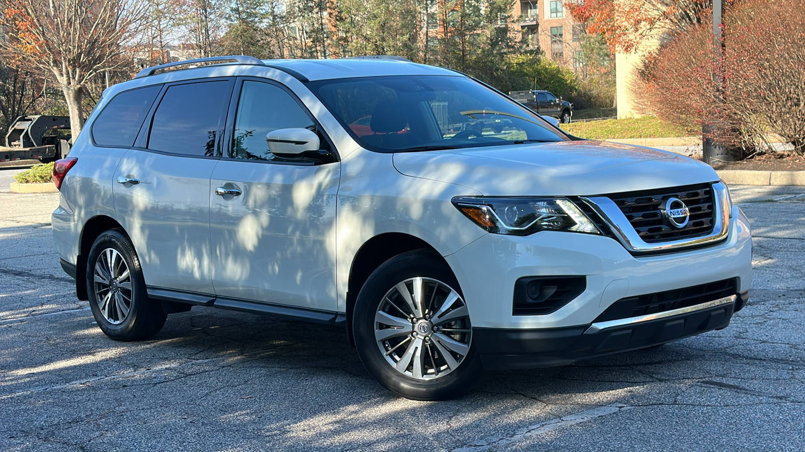 2020 Nissan Pathfinder S 1