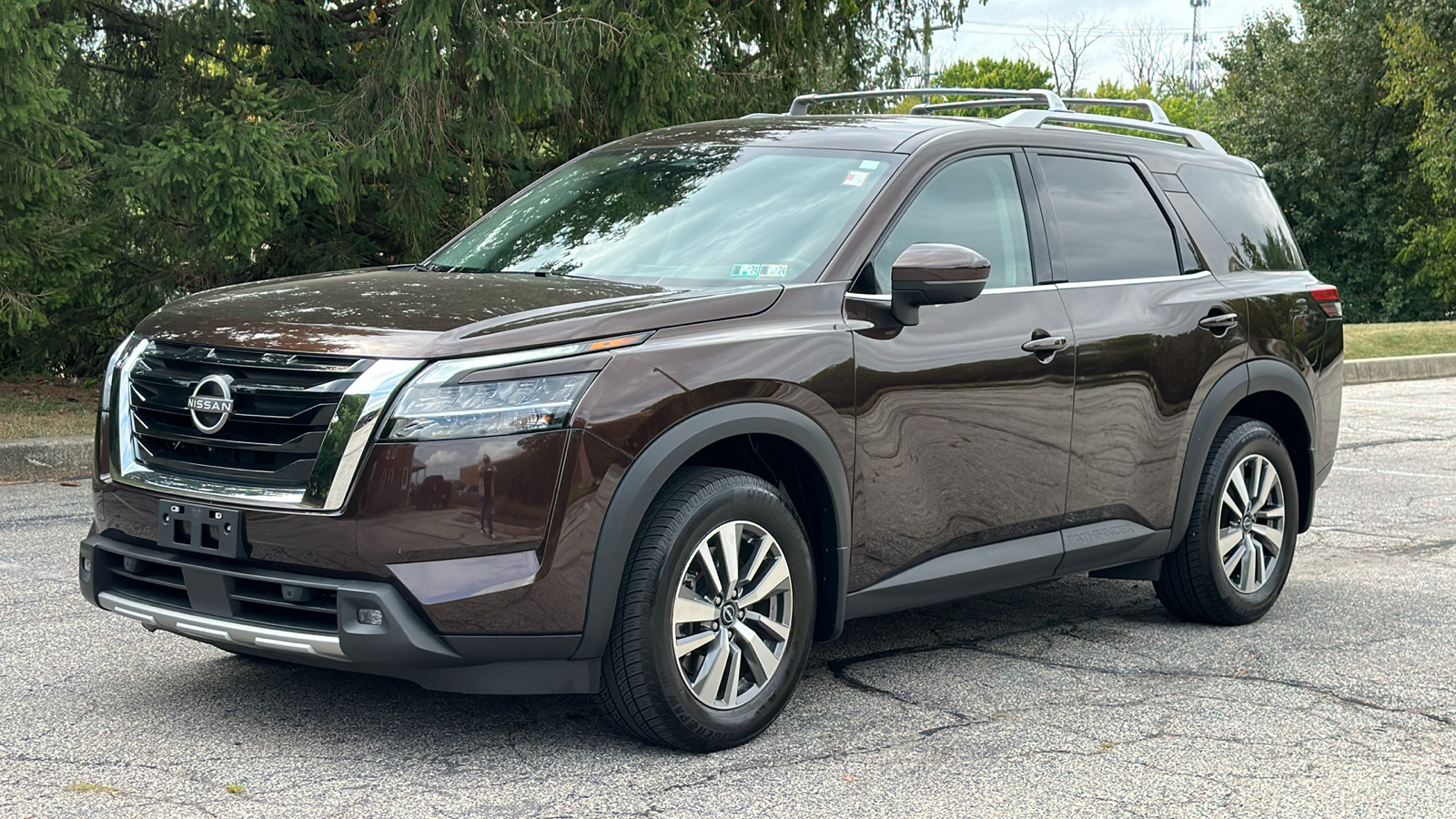 2022 Nissan Pathfinder SL 2