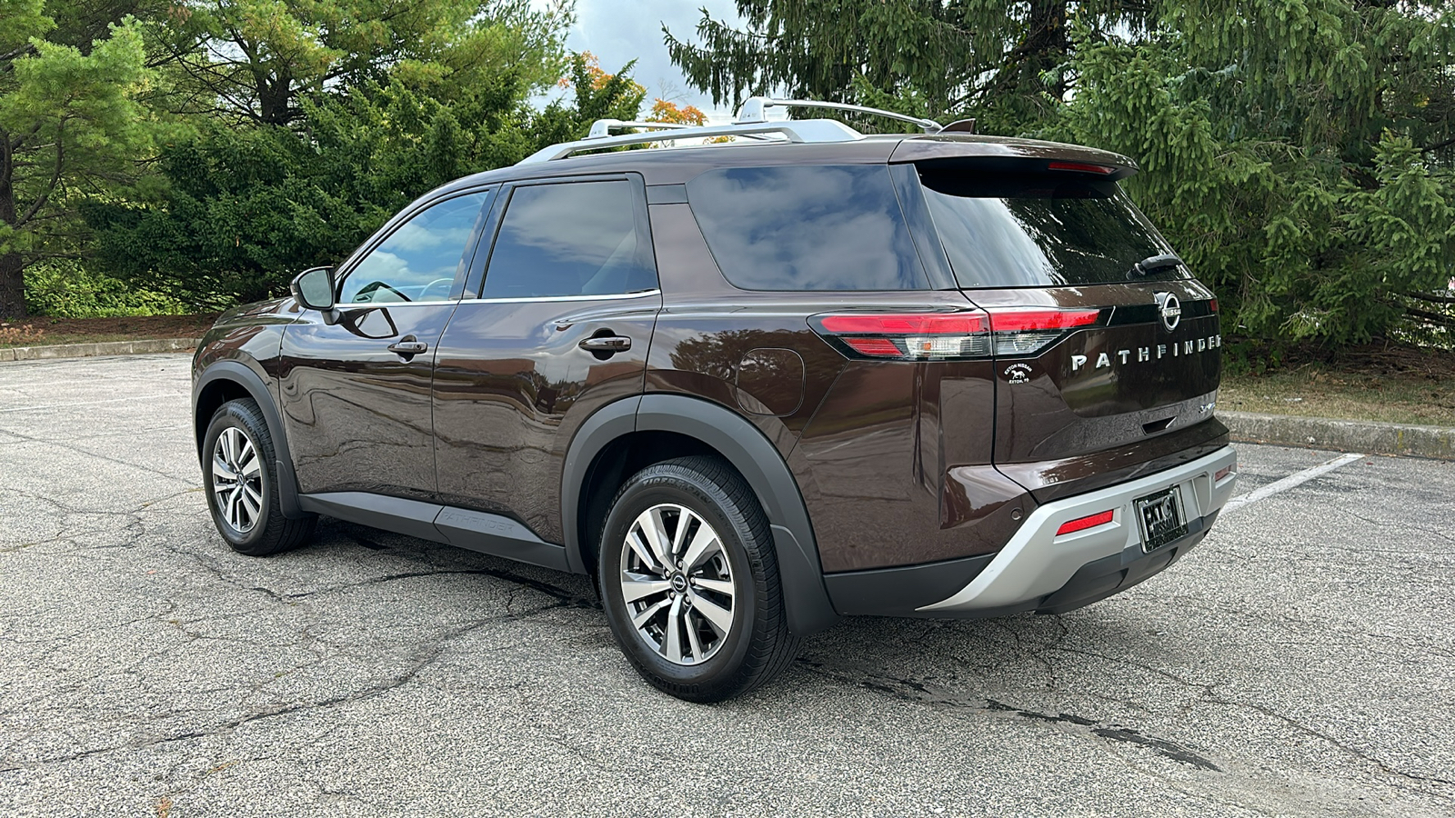 2022 Nissan Pathfinder SL 8