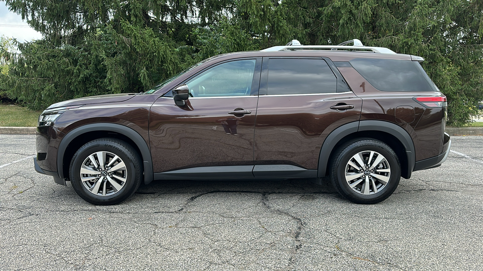 2022 Nissan Pathfinder SL 28