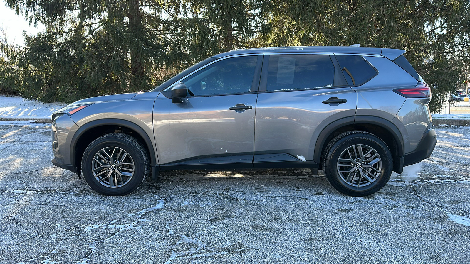 2021 Nissan Rogue S 24