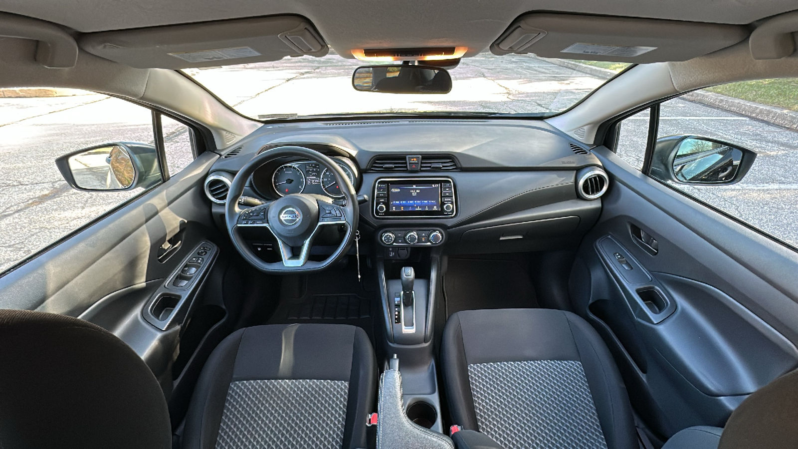 2022 Nissan Versa S 26