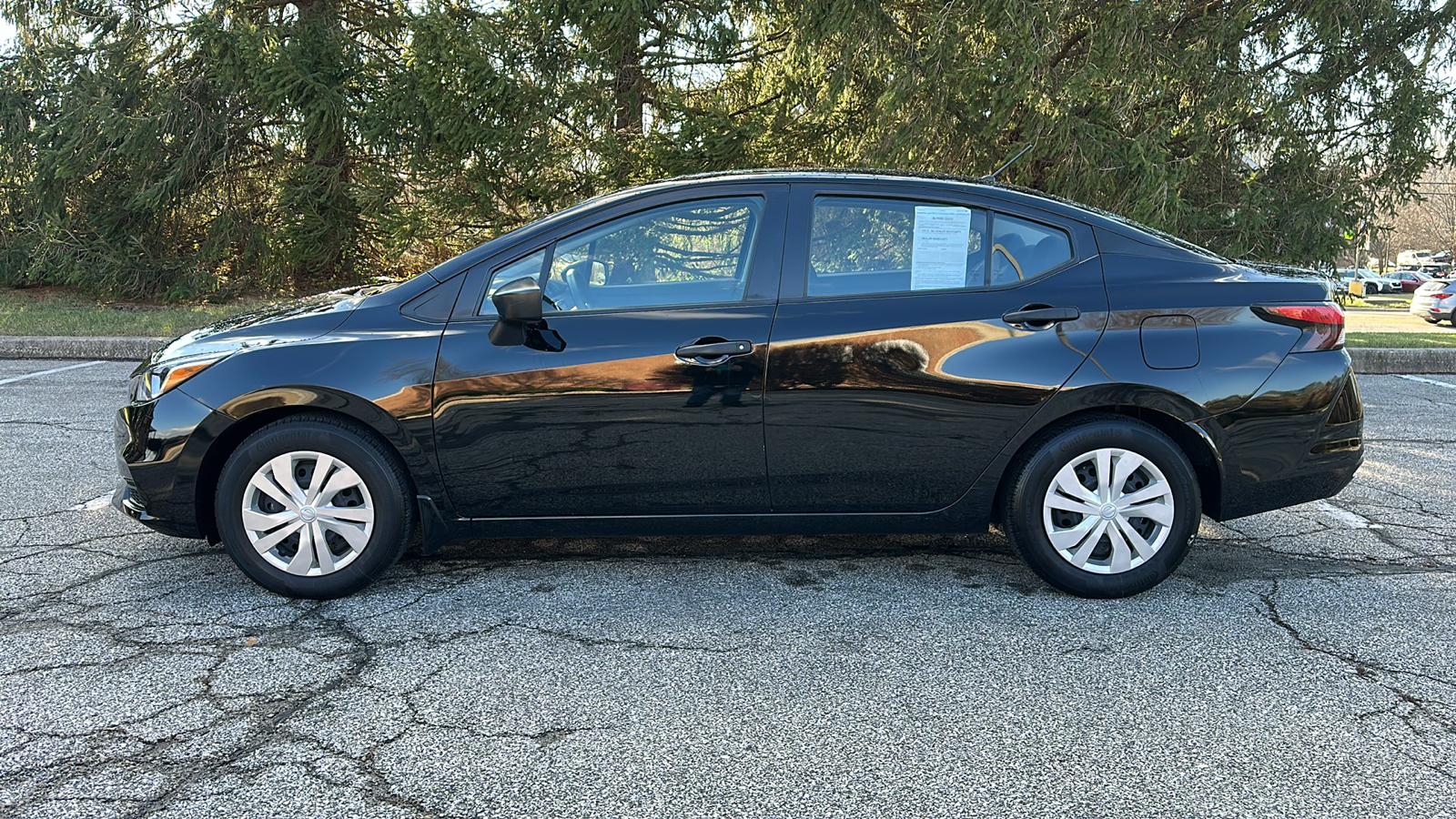 2022 Nissan Versa S 27