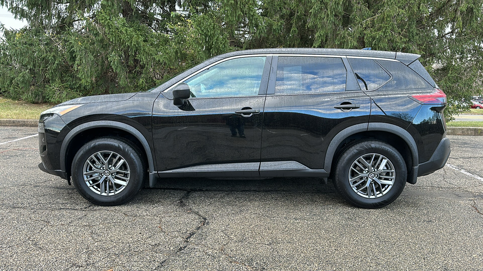 2021 Nissan Rogue S 26