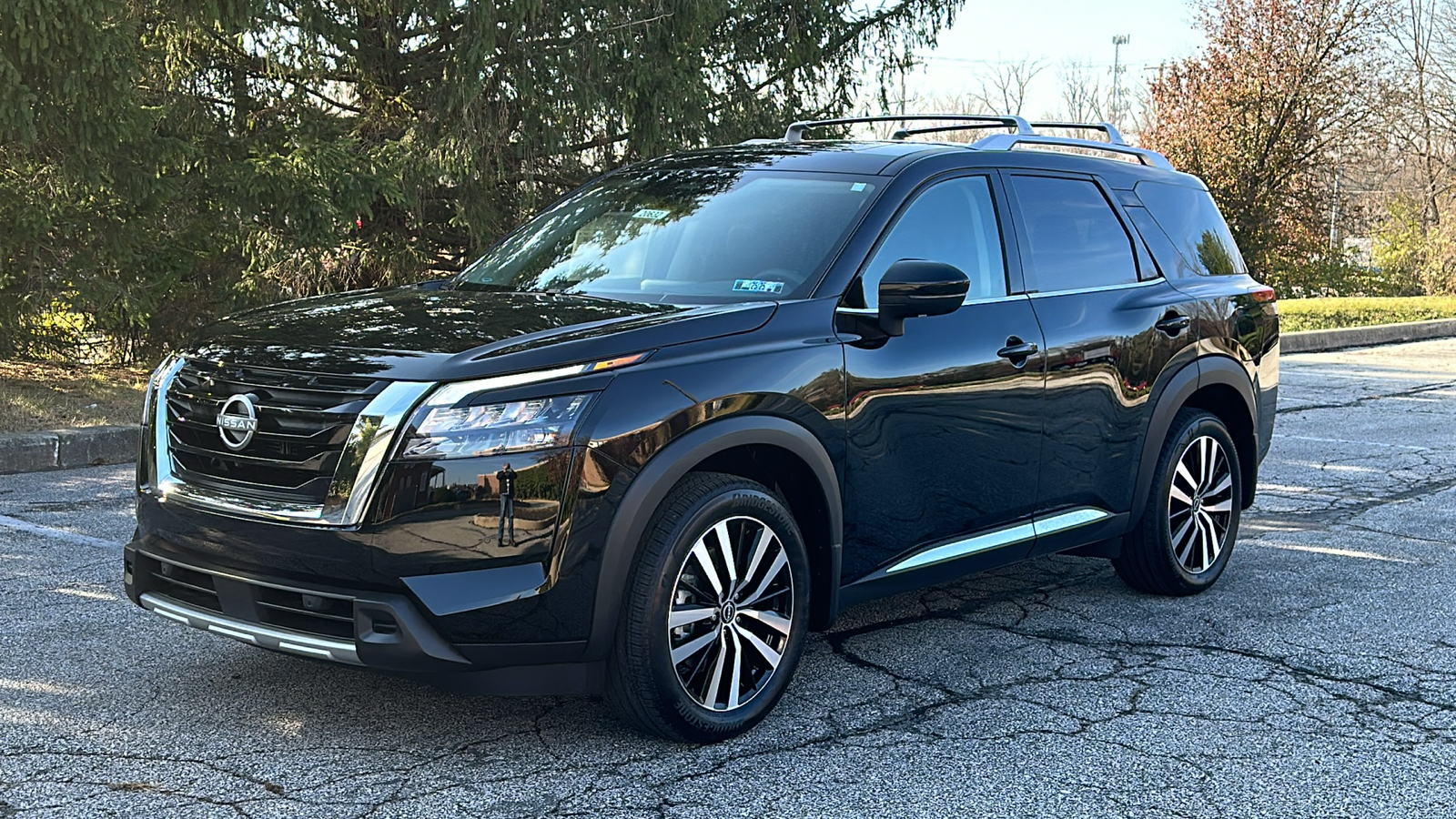 2025 Nissan Pathfinder Platinum 2