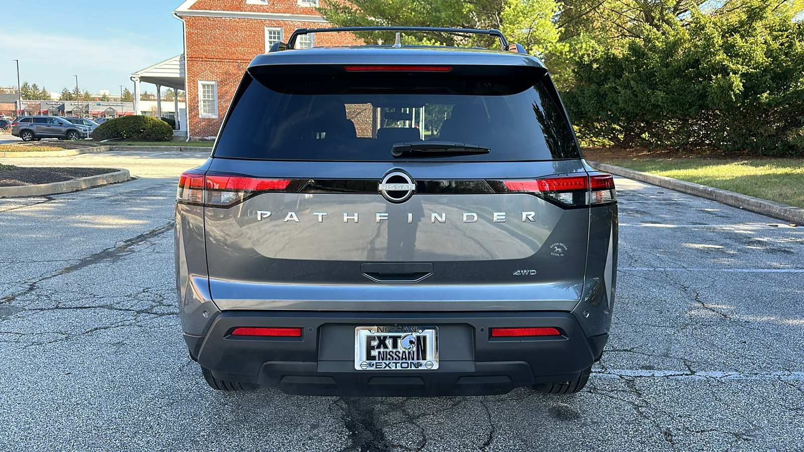 2025 Nissan Pathfinder SV 4