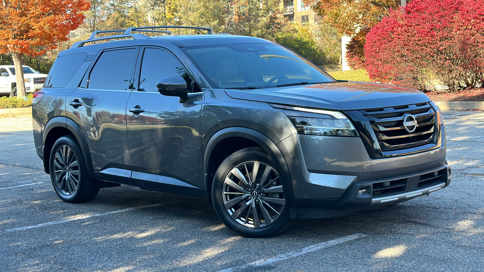 2022 Nissan Pathfinder SL 1