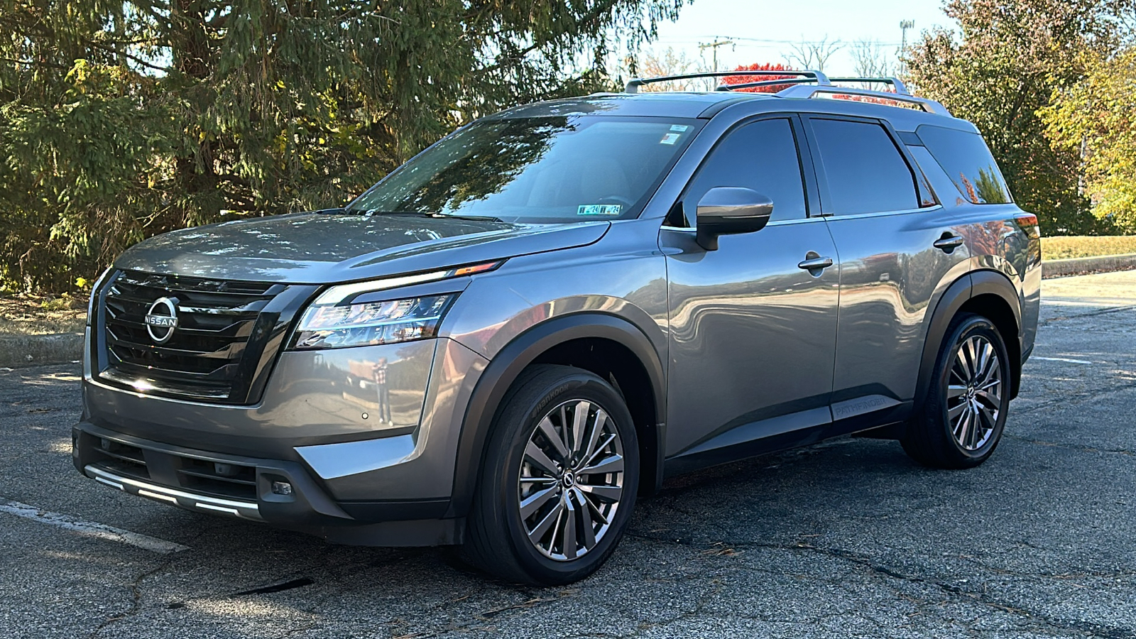 2022 Nissan Pathfinder SL 2