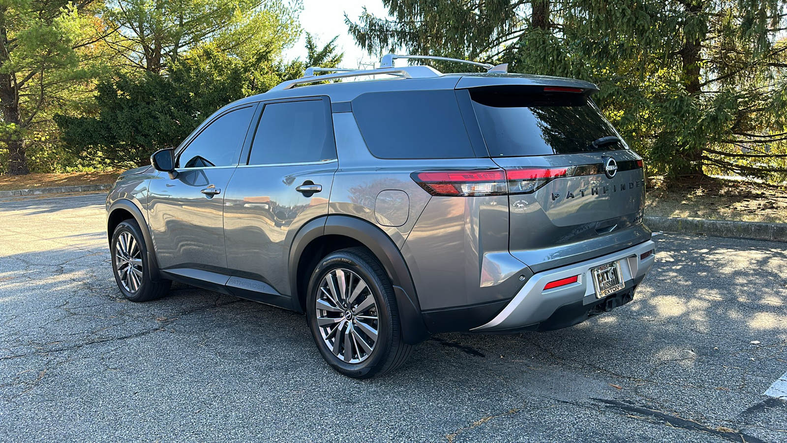 2022 Nissan Pathfinder SL 8