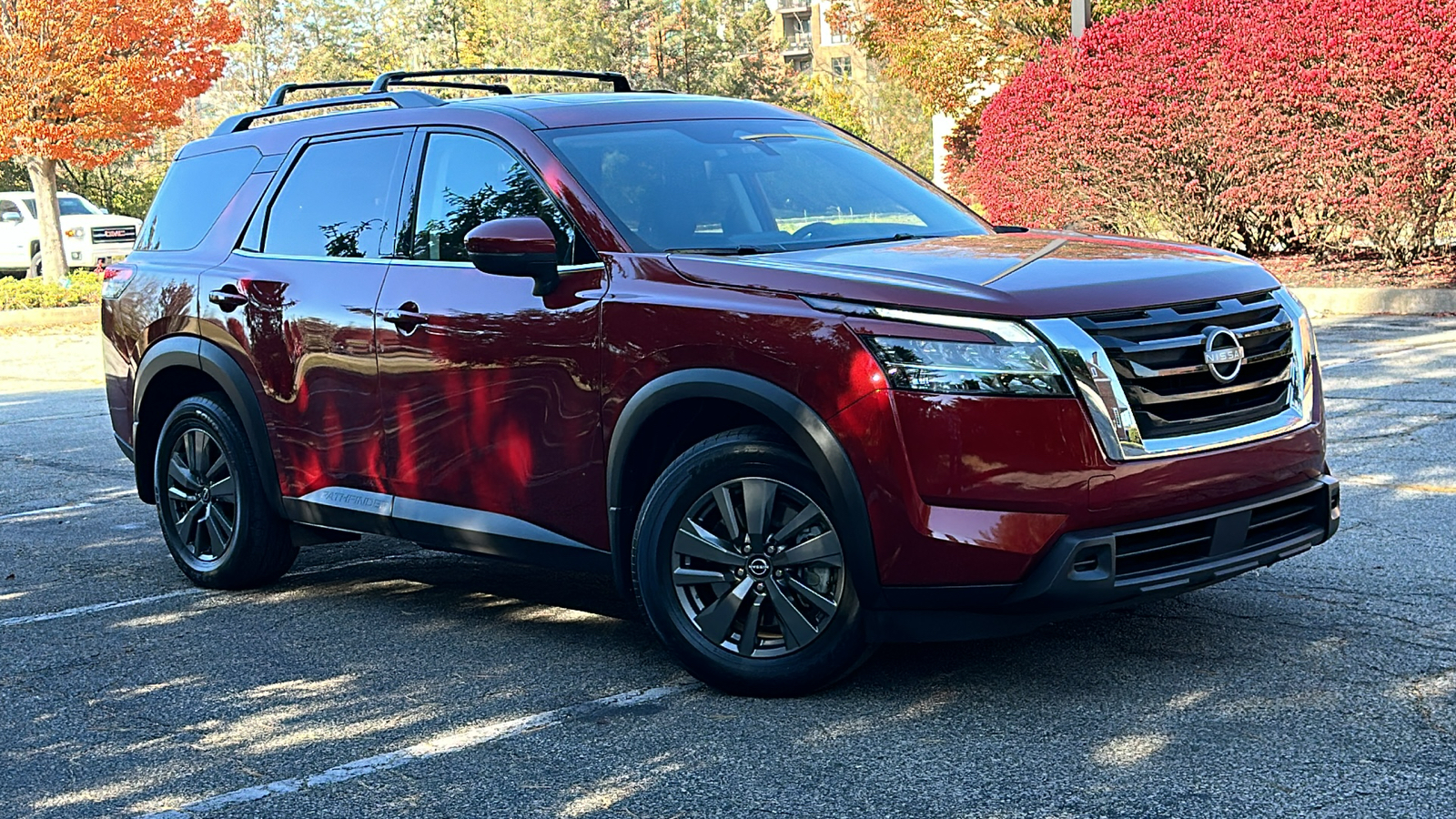 2022 Nissan Pathfinder SV 1