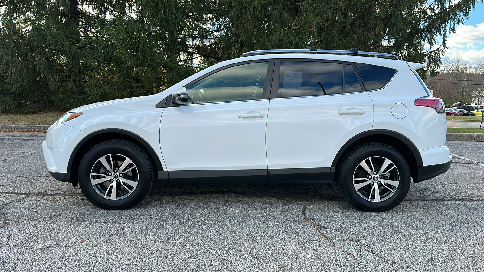 2017 Toyota RAV4 XLE 29